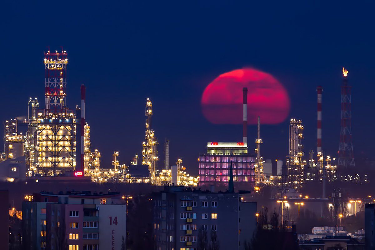 moon, moonrise, poland, supermoon, pink, refinery, Michal Olech