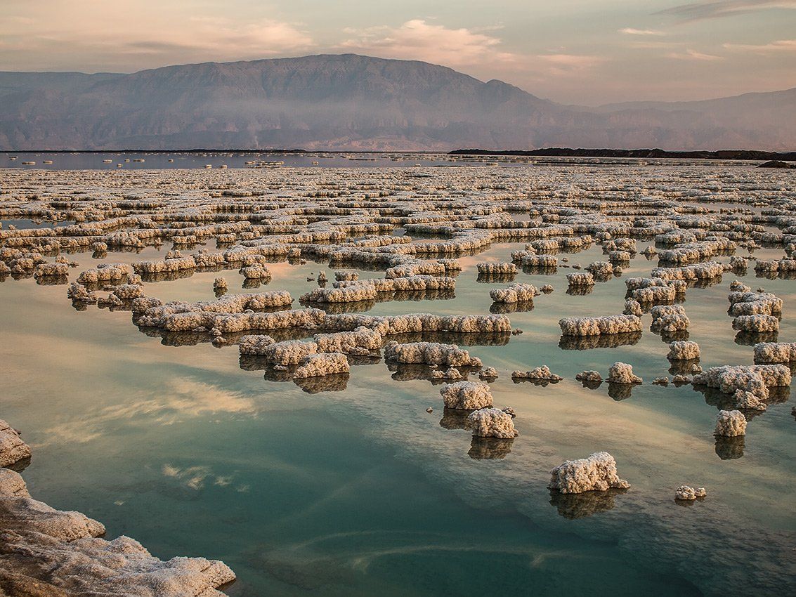 Котловина мертвого моря. Мертвое море Мадагаскар. Мертвое море в Ереване. Dead Sea installation 2016.