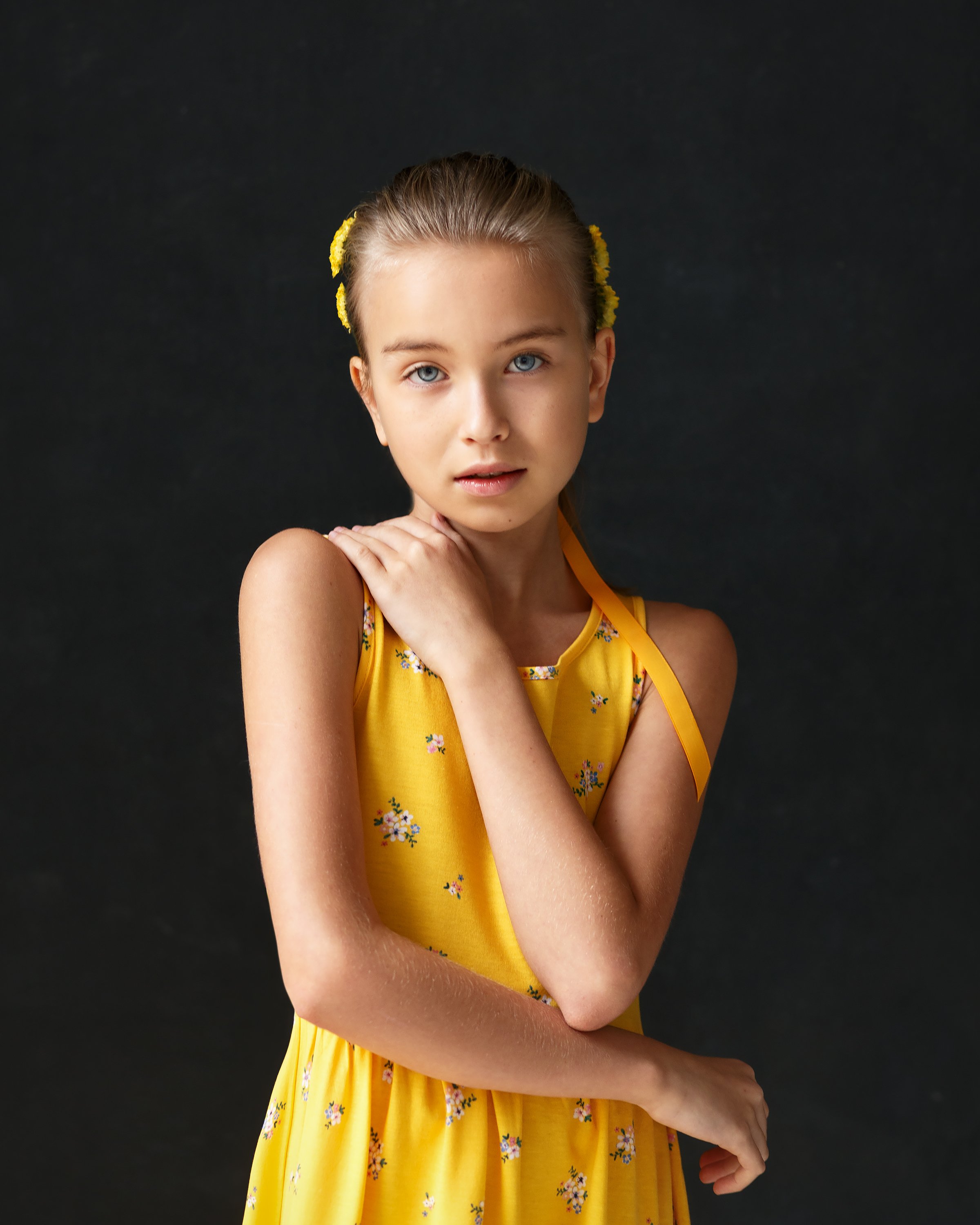 ребенок портрет  желтый, Алексей Баталов
