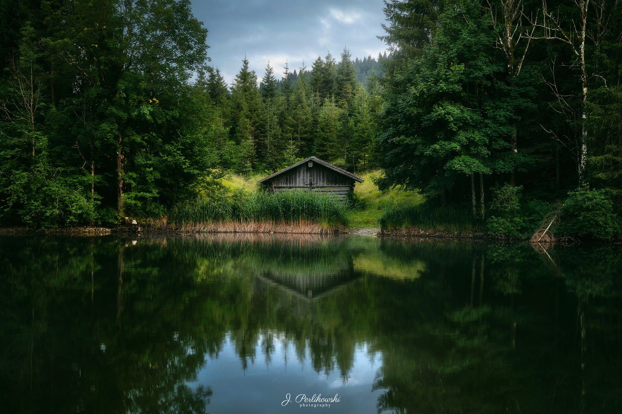 hut, lake, mirror, forest,, Jakub Perlikowski