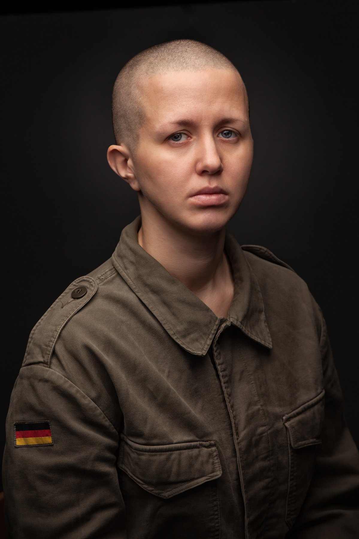 солдат лысый портрет девушка, Шипов Олег