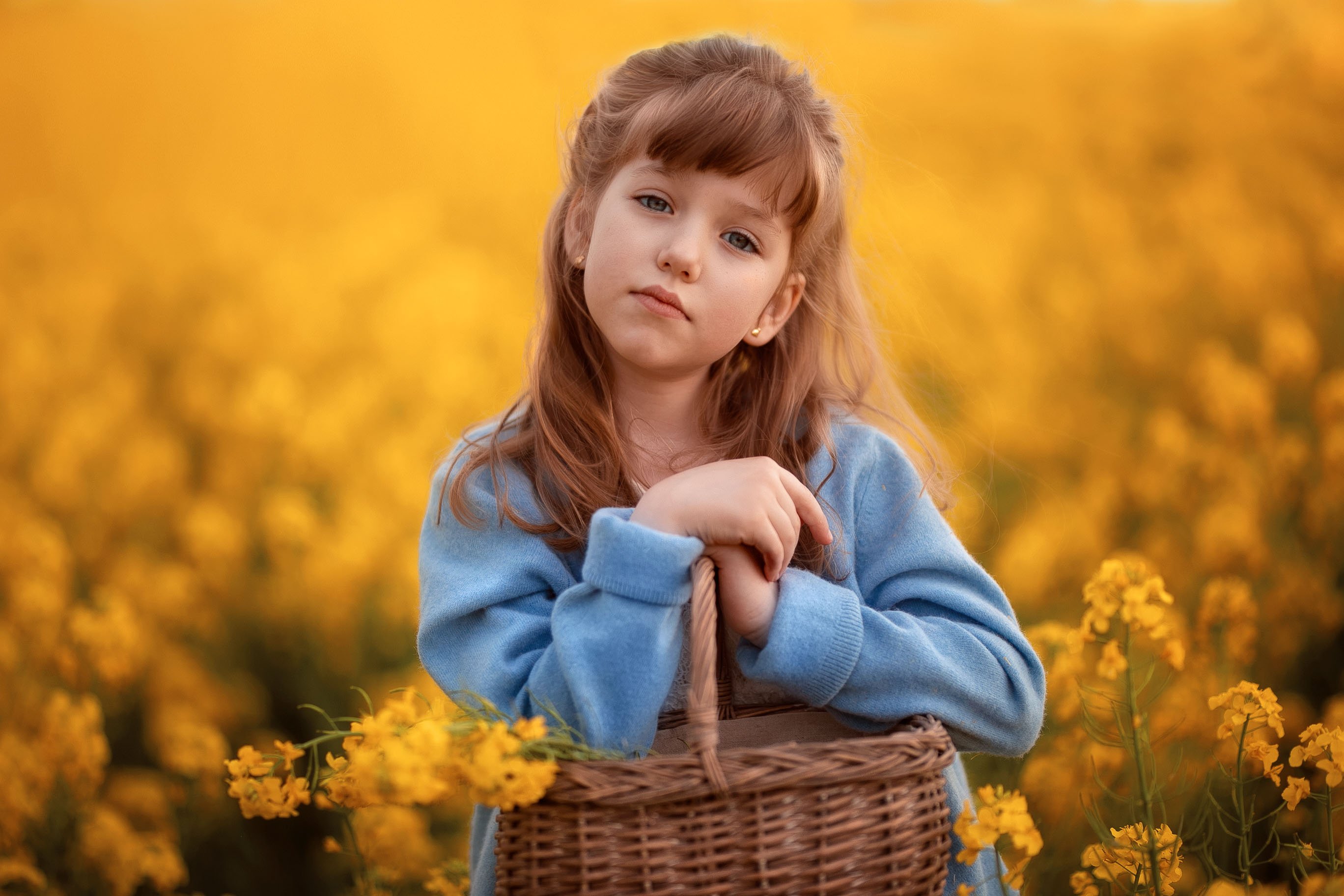 девочка поле рапс корзина день весна детство длинноволосая желтый, Марина Еленчук