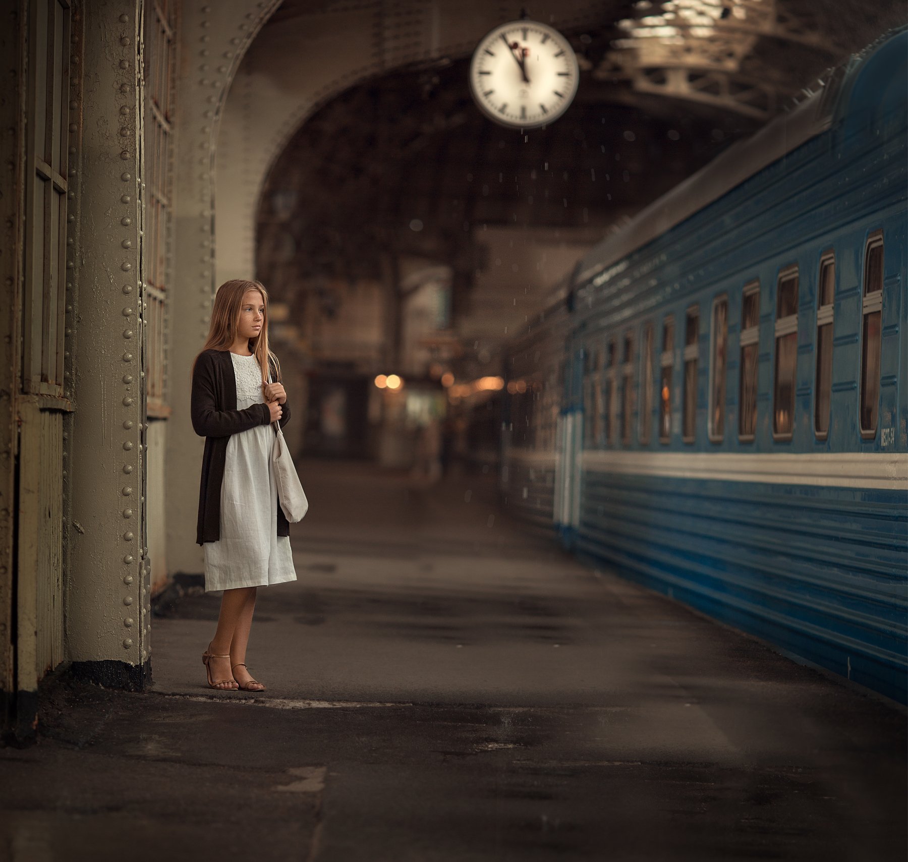Вокзал, встреча, поезд, девочка, Людмила Бобровская