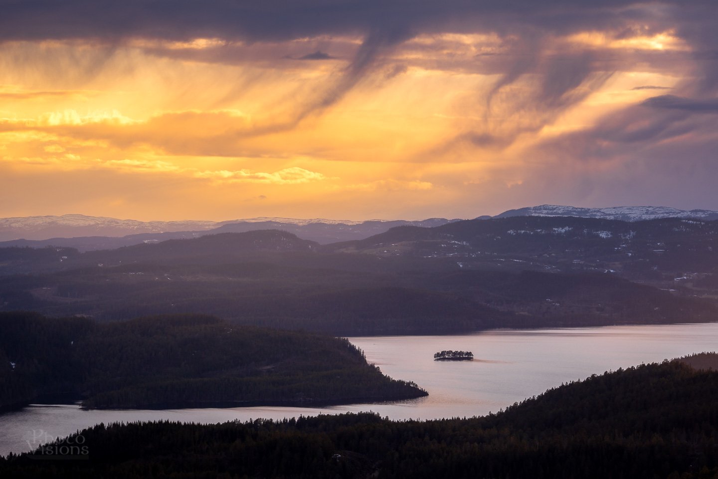 sunset.sky,clouds,island,lake,mountains,norway,norwegian,, Adrian Szatewicz