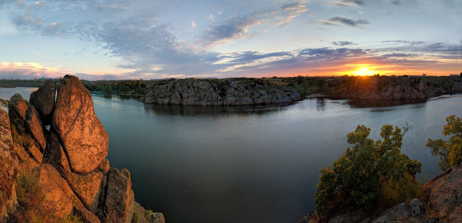 закат,весна,пейзаж,краски,зелень,солнце,небо,река,рекаднепр,landscape,сюжет,природа,nature,sky,sunset,цвет,ковыль,берег,скалы, Сергей Богачёв