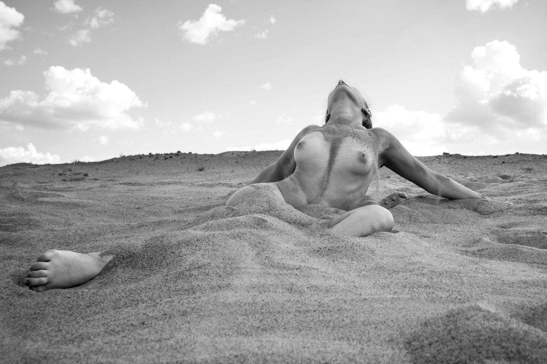 эротика обнажённая ню песок фотограф павелтроицкий девушка nude nu ч б, Павел Троицкий