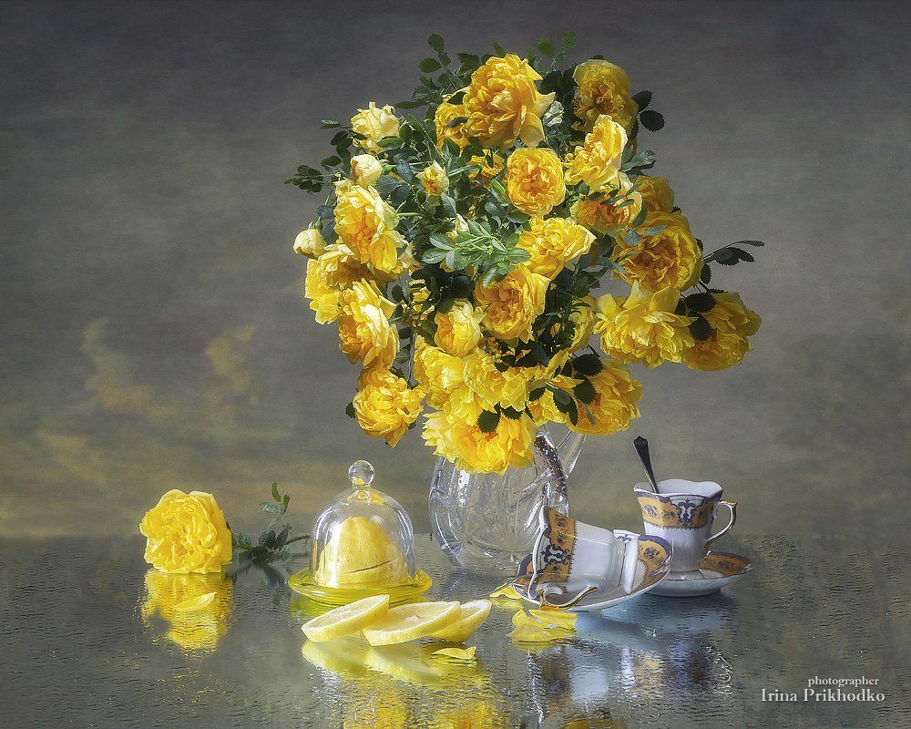 натюрморт, мокрое стекло, отражение, цветочный, кустовые розы, букет, лимон, Ирина Приходько