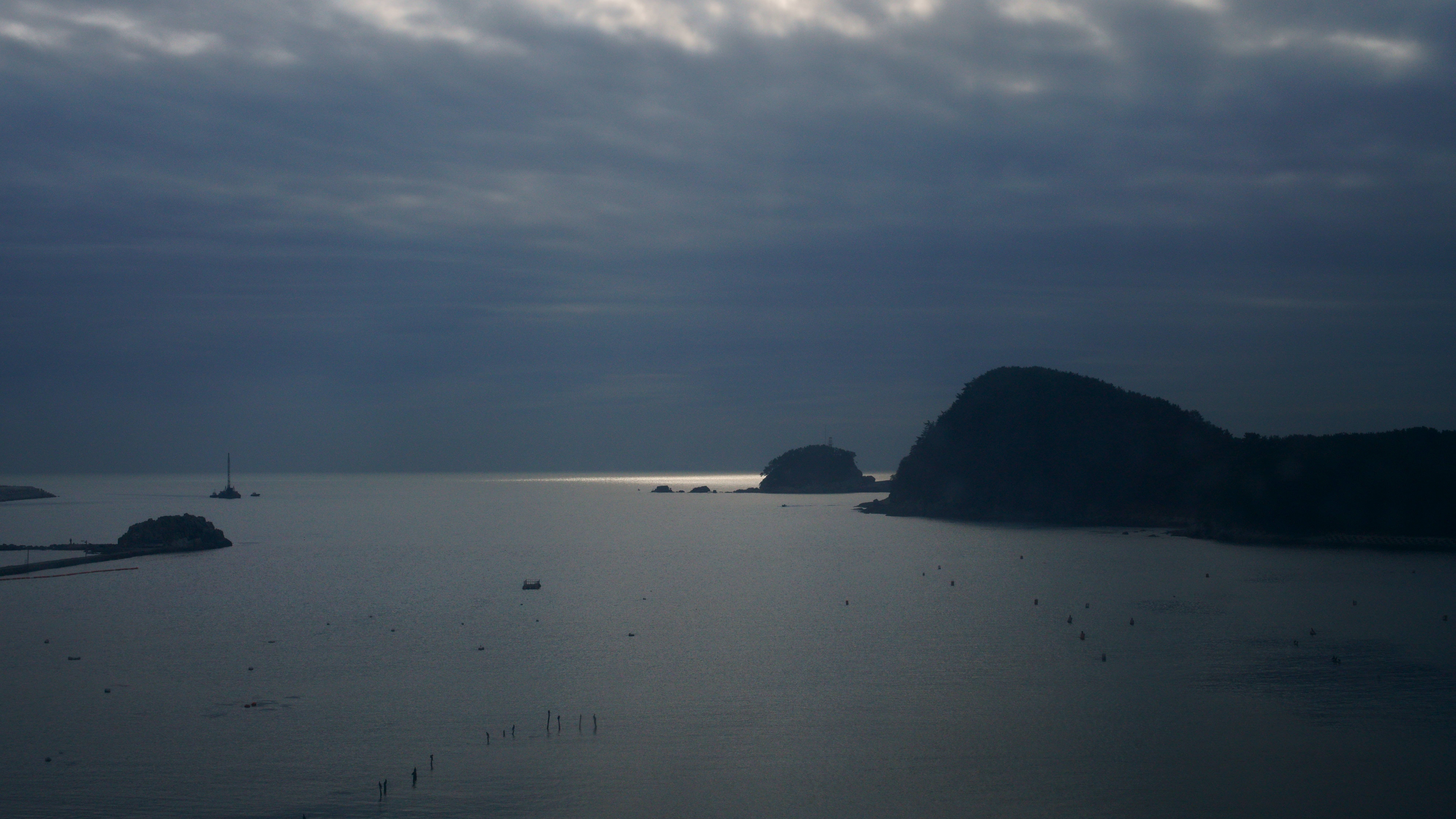 south korea, gyeongsangnamdo, busan, morning,winter,sea,seascape,light,horizontal,sihlouette,clouds, boat, Shin