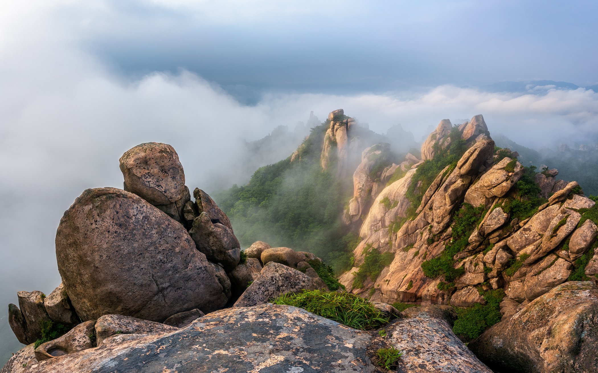 mountains,peak,hiking,fog,clouds, Jaeyoun Ryu