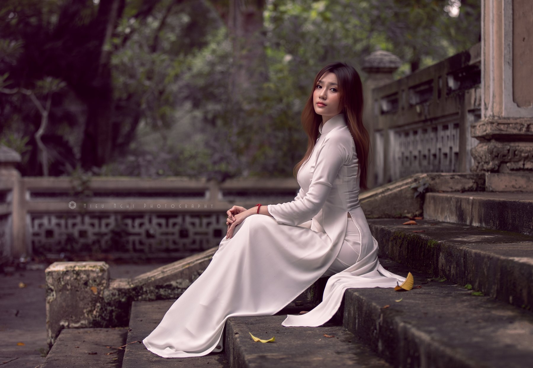 ao dai, long dress, charming, pagoda, traditional, sad, HIEU NGHI NGUYEN