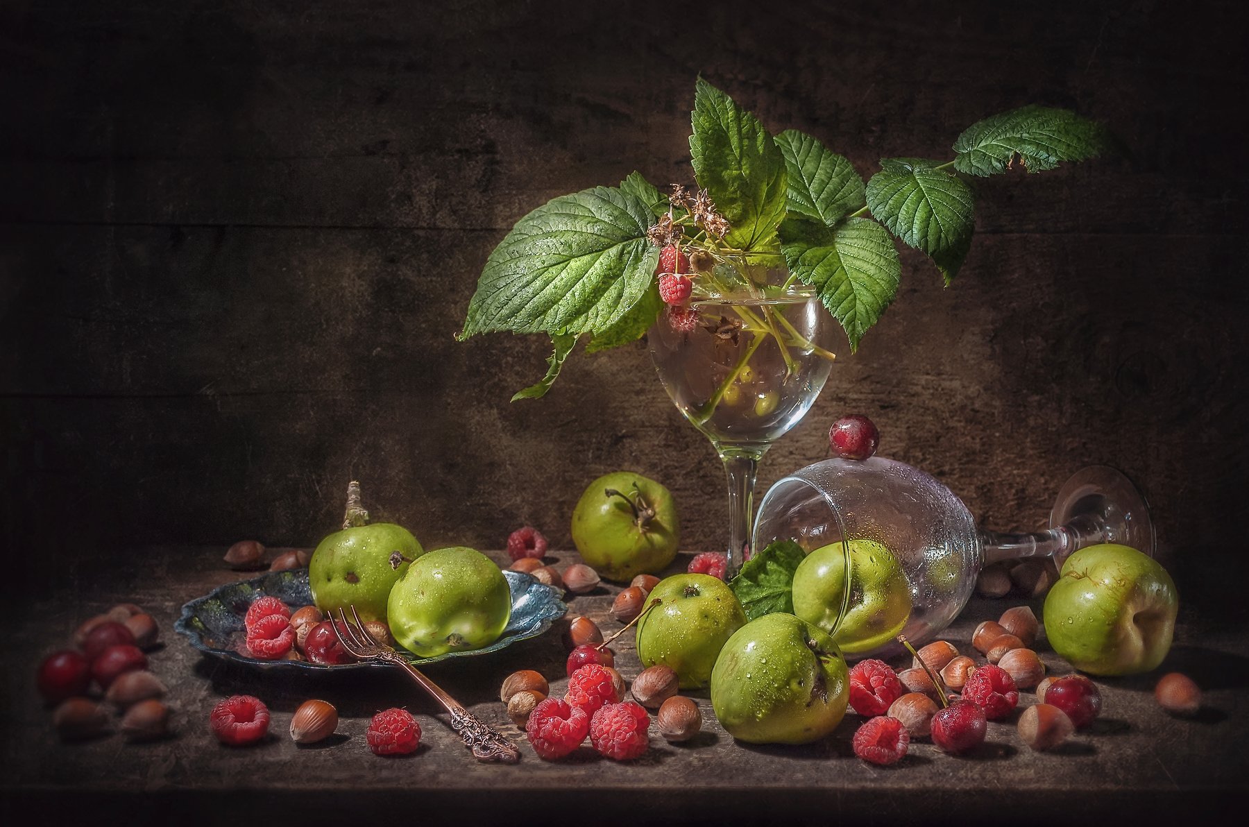 яблоки,малина,орехи,лето,бокал,листья, Владимир Володин