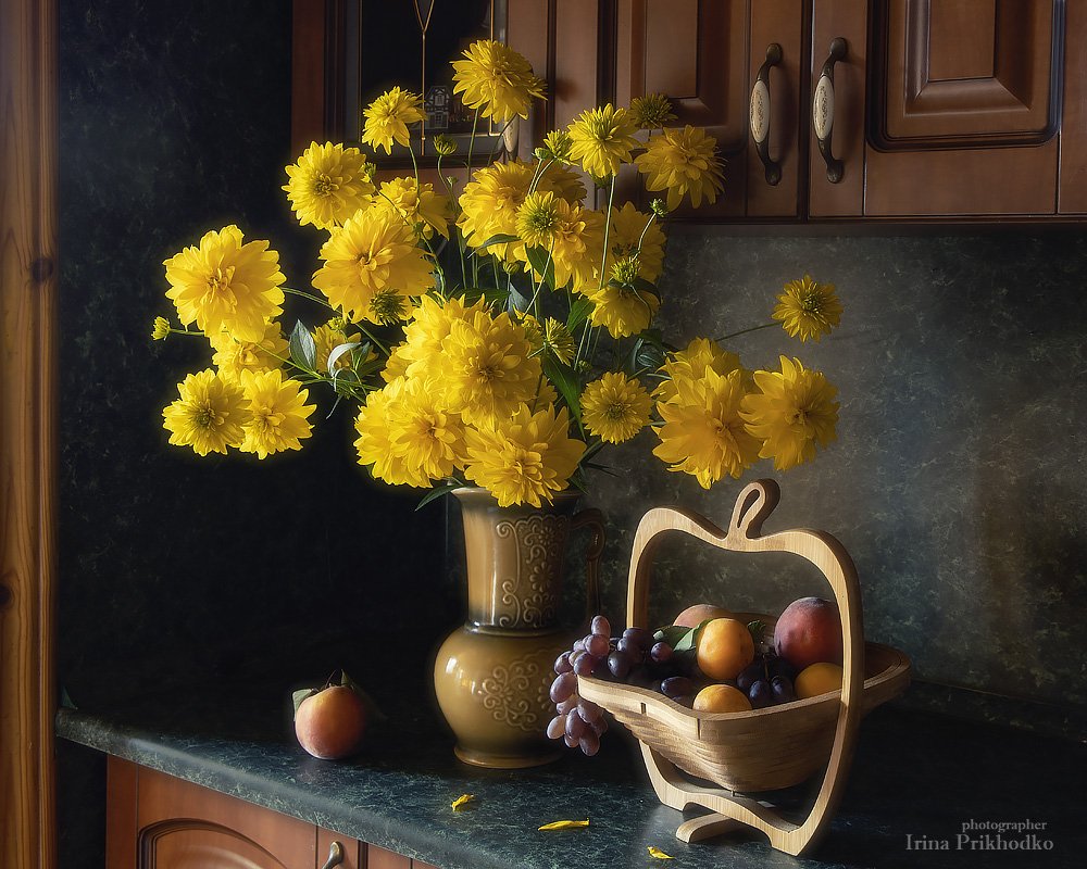 натюрморт, цветы, фрукты, букет, золотые шары, Ирина Приходько
