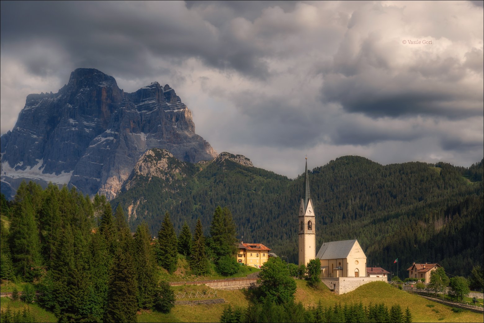 доломитовые альпы,val fiorentina,деревня,selva-di-cadore,лето,odle,италия,alps,pelmo,церквушка, Василий Гори