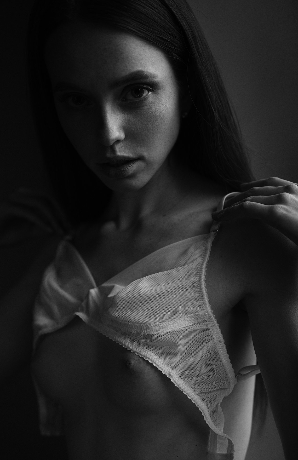 girl, dark, b&w, black and white, at home, natural light, bra, model, nice, beautiful, face, Роман Филиппов