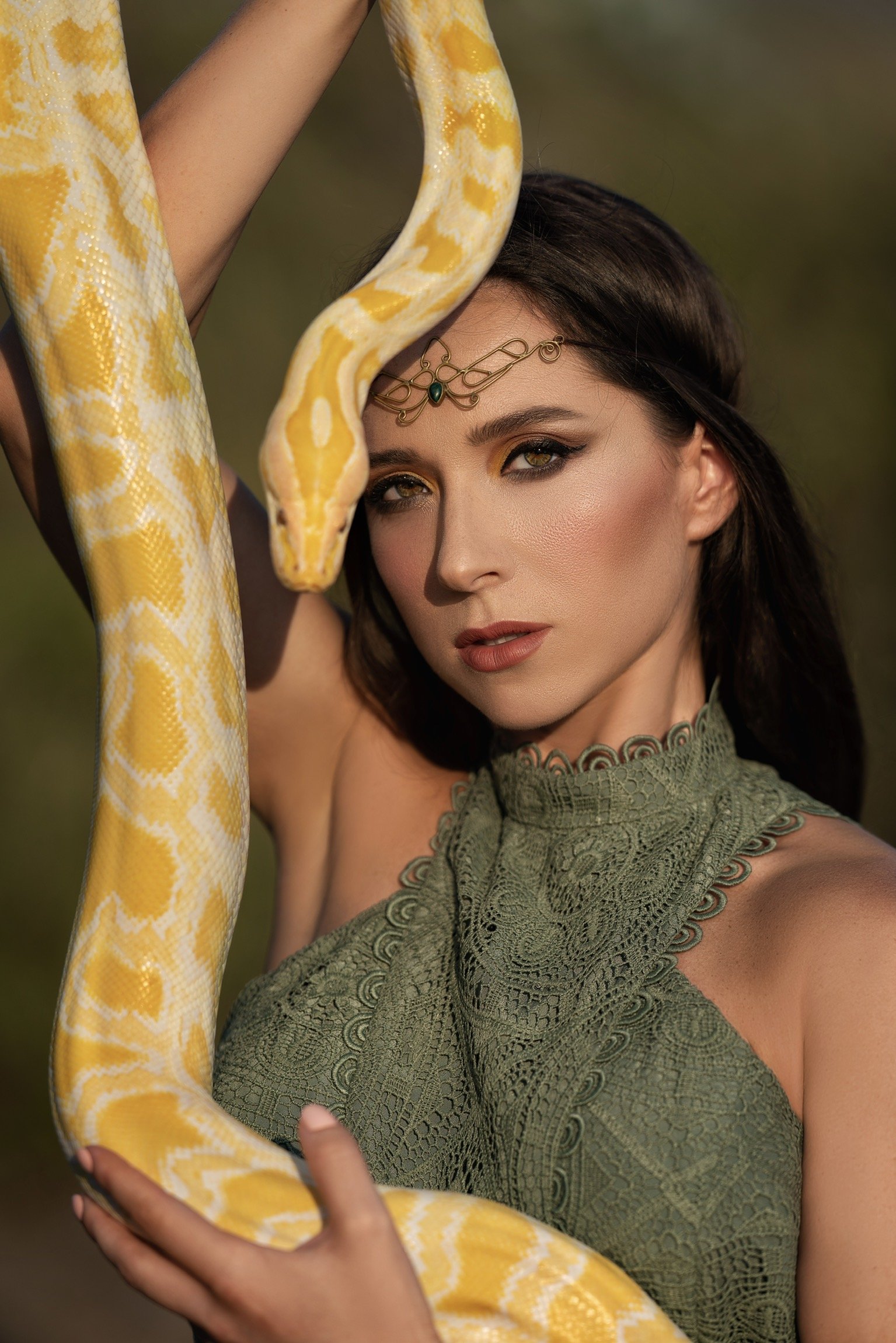 питон змея девушка портрет, Виктория Кузнецова