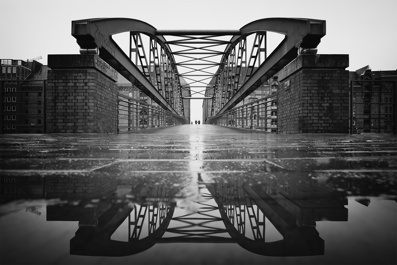 rain puddle hamburg bridge, Alexander Schönberg