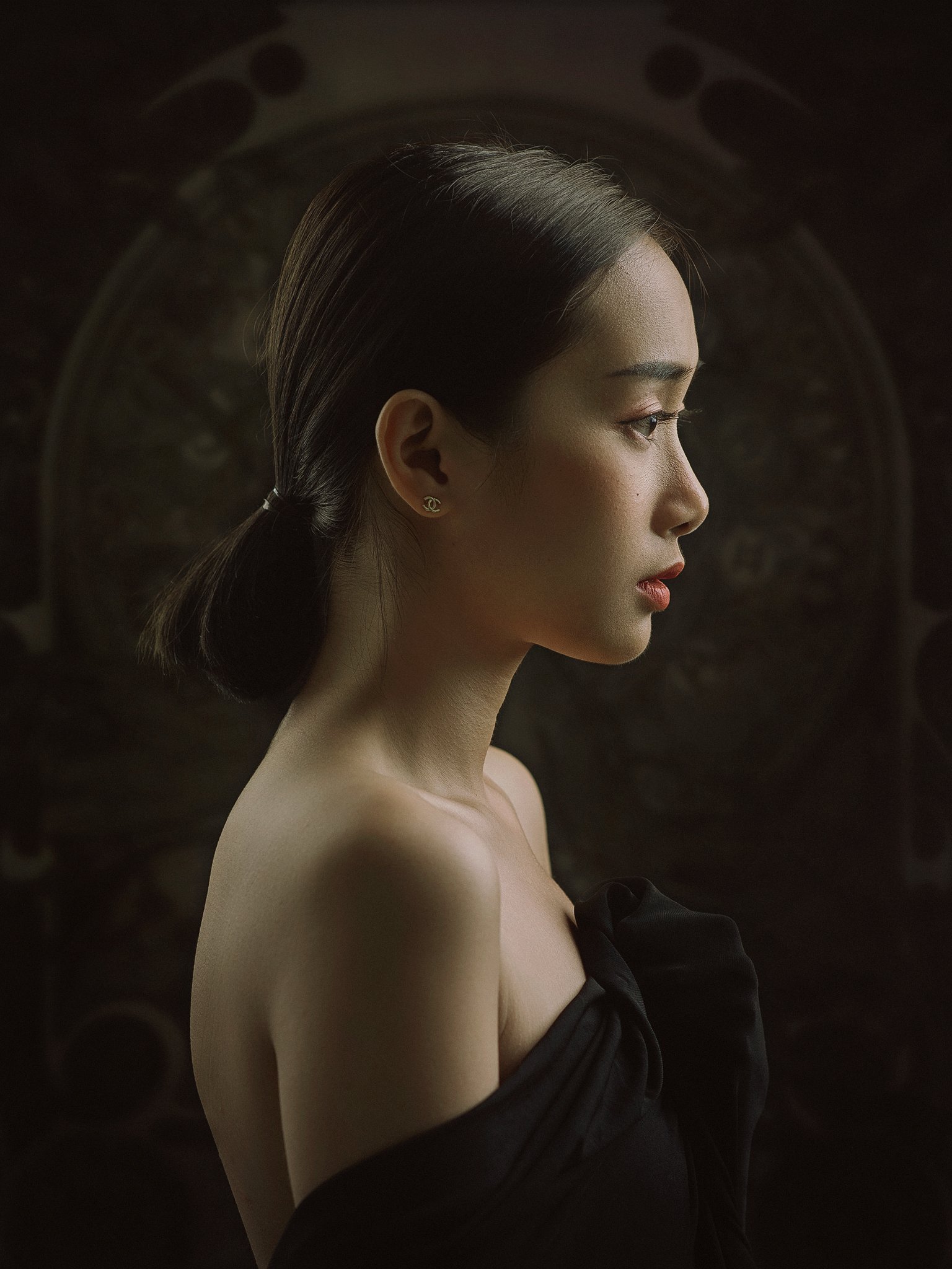 portrait, female, woman, girl, asian, vietnam, vietnamese, young, face, beauty, glamour, studio, eyes, short hair, hairstyle. staged, classic, nouveau, Hoang Viet Nguyen