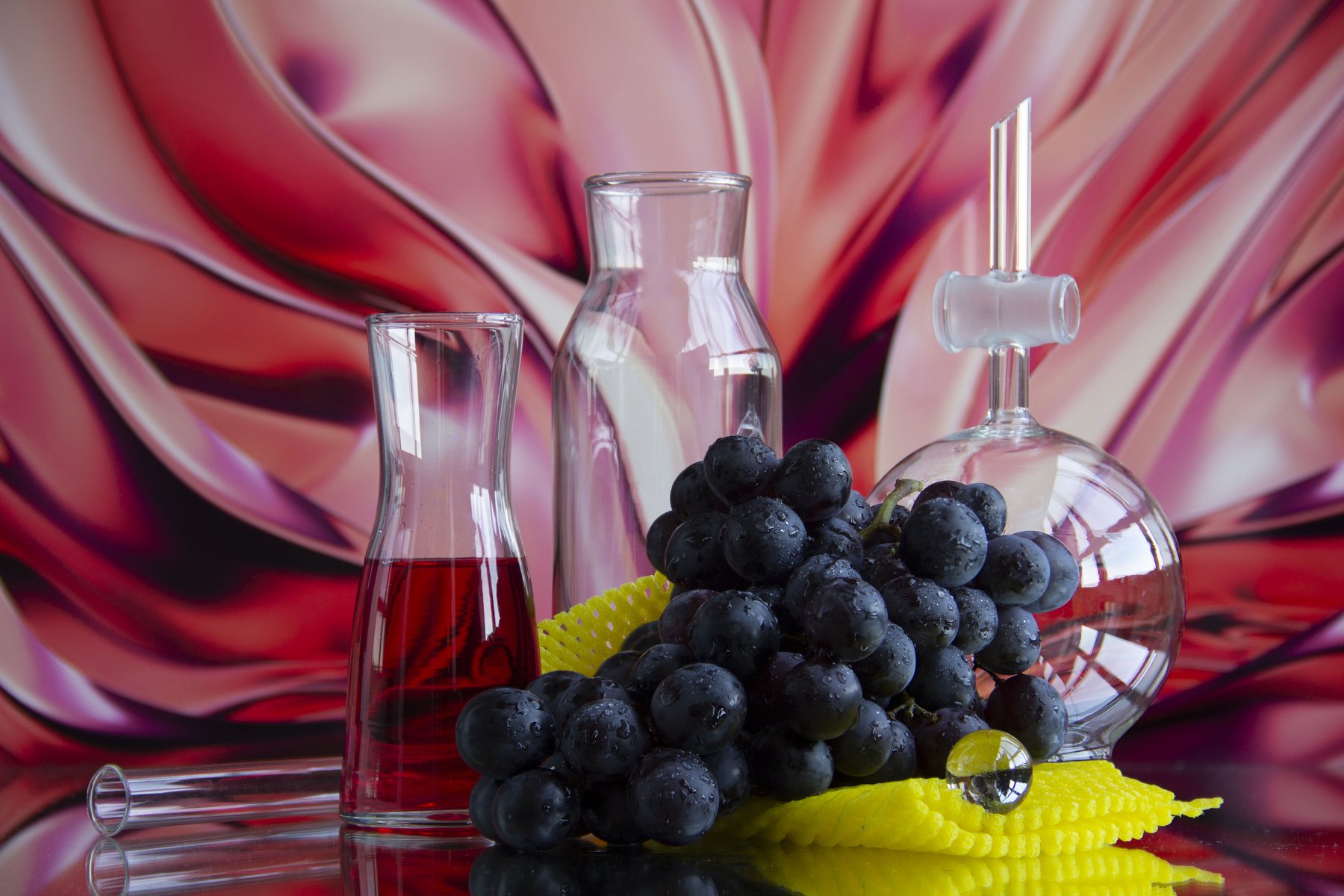 натюрморт, виноград, черный виноград, сок, стекло, розовый, отражение, сетка, желтый, яркий, сочный, Виктория Гусар
