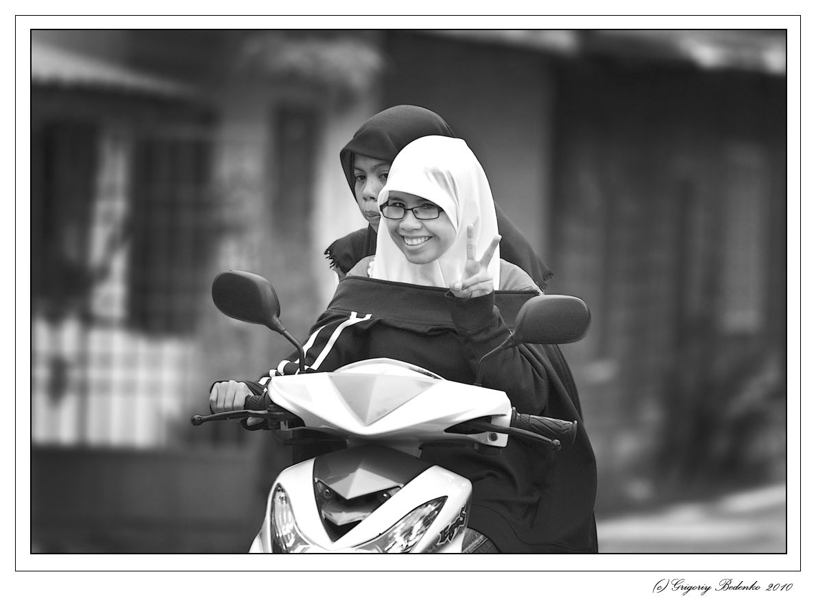 Мусульманка на мотоцикле