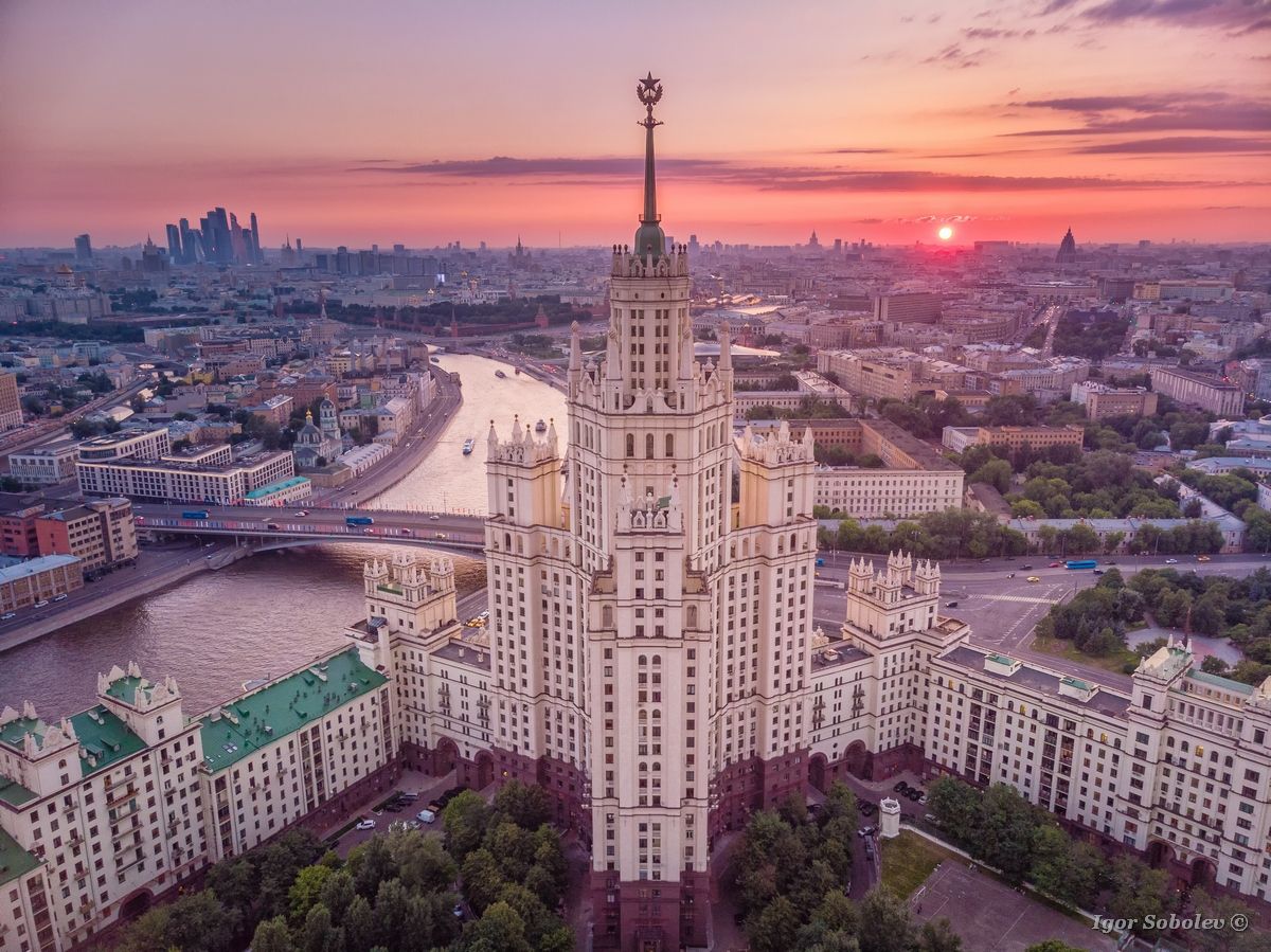 Дом на Котельнической набережной. Фотограф Игорь Соболев