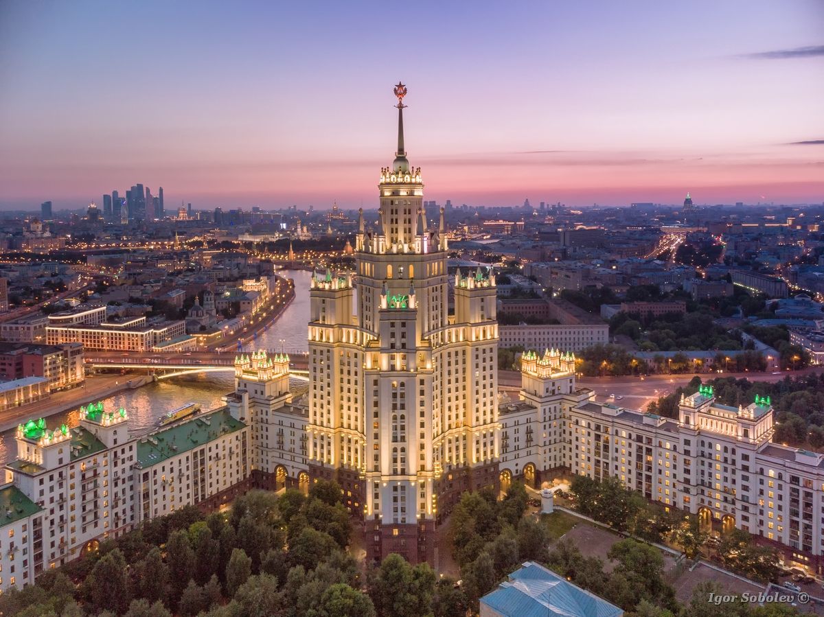 Дом на Котельнической набережной. Фотограф Игорь Соболев