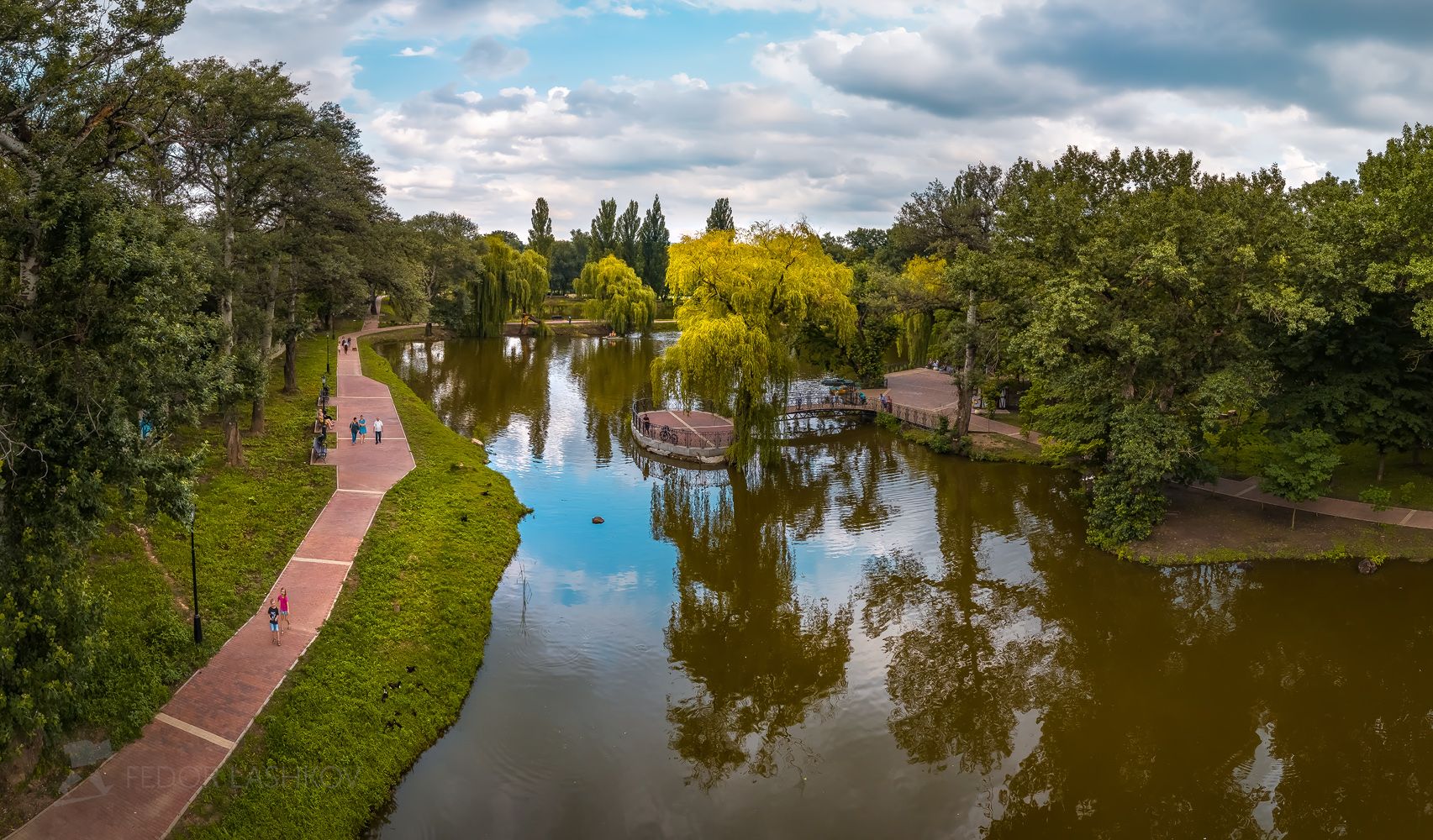 Отдых в невинномысске. Центральный городской парк Невинномысск. Парк Шерстяник Невинномысск. Фабричный парк в Невинномысске Шерстяник. Парк старый город Невинномысск.