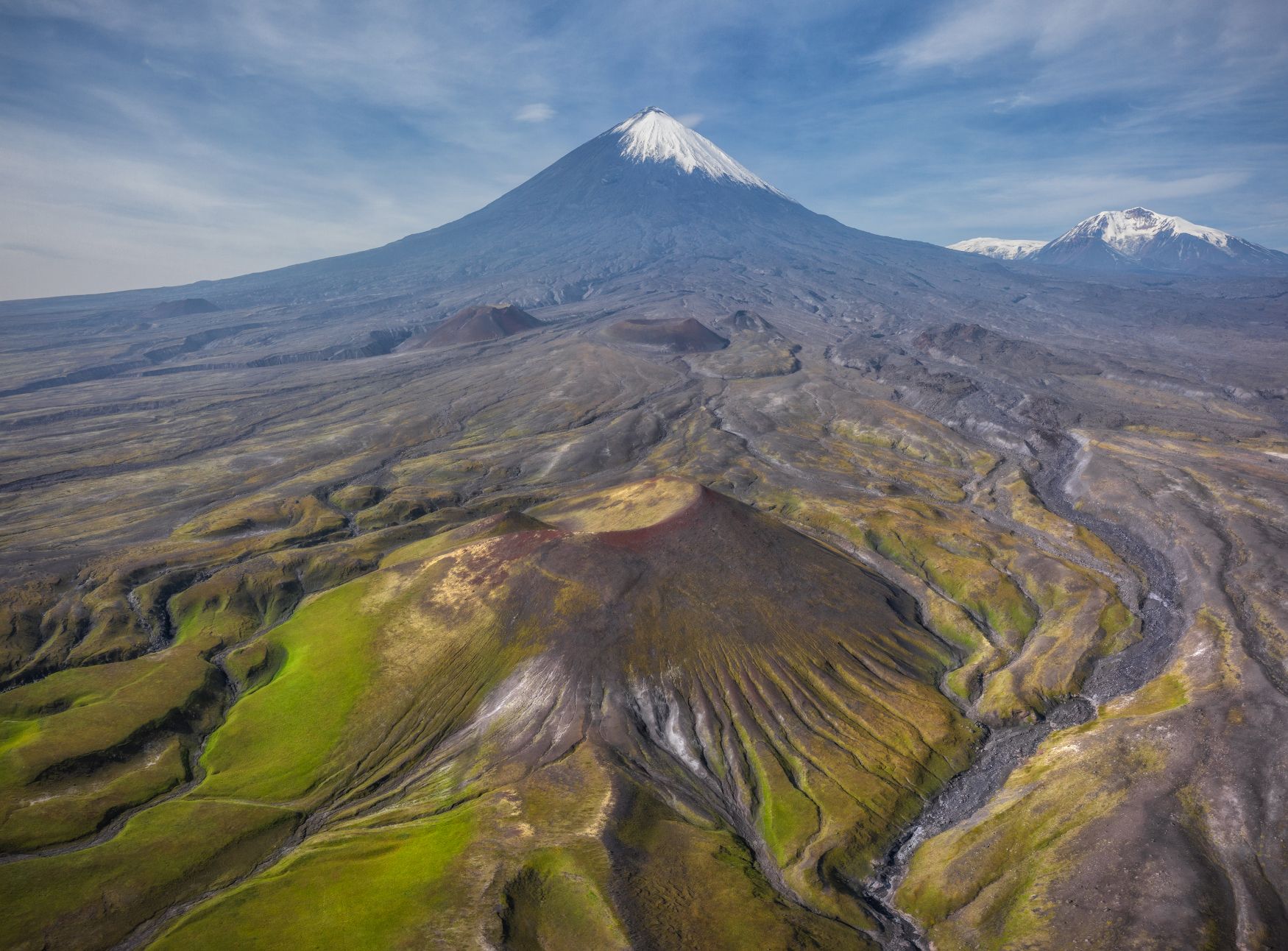 Вулкан толбачик камчатка. Вулкан вилючинская сопка. Потухший вулкан камчатки. Потухшие вулканы камчатки. Потухший вулкан камчатки.