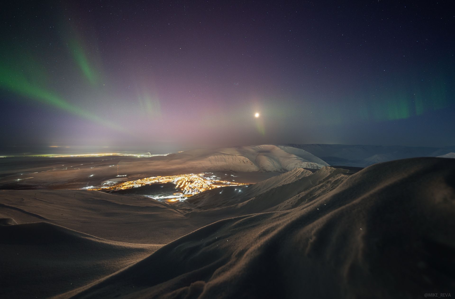 Ночная прогулка по Айкуайвенчорру. Фотограф Михаил Рева