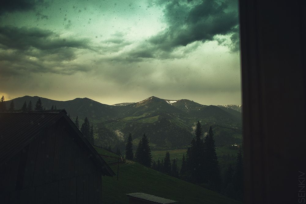 Гроза в горах | Премиум Фото