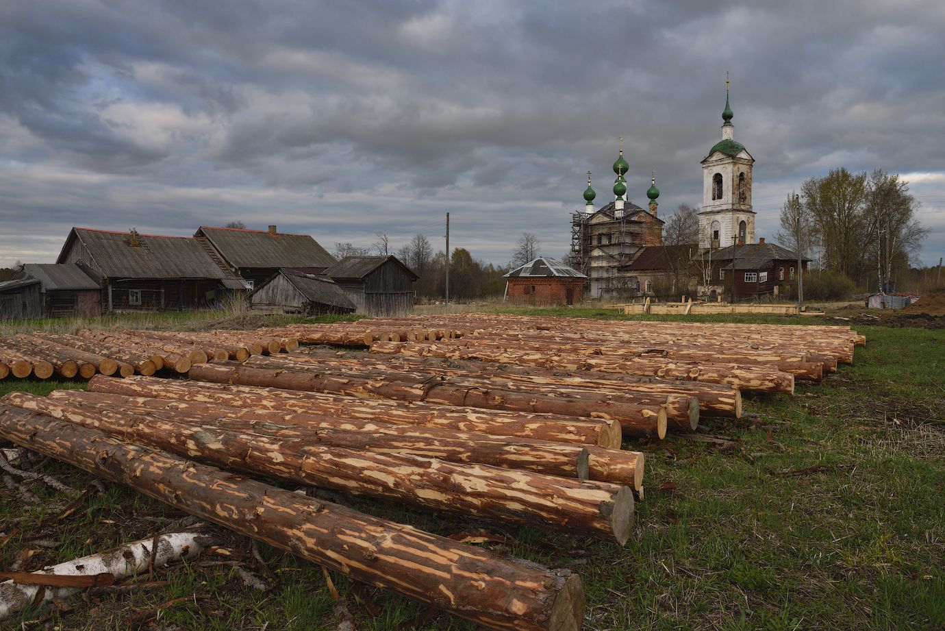 Русская весна в возрождающемся русском селе. Фотограф Николай Сапронов