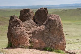Уникальный памятник природы «Табан хурган», что в переводе с бурятского означает «пять пальцев». Это чудо природы находится возле села Галтай Мухоршибирского района Бурятии.