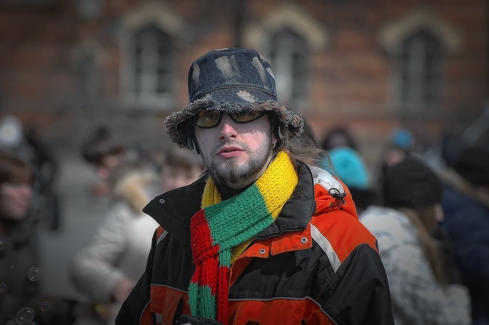 гражданин в жёлтых очках :)