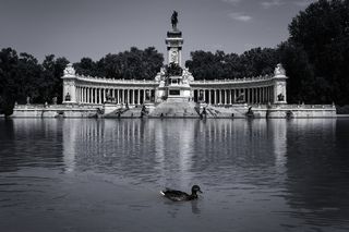 Great Pond of El Retiro b&w