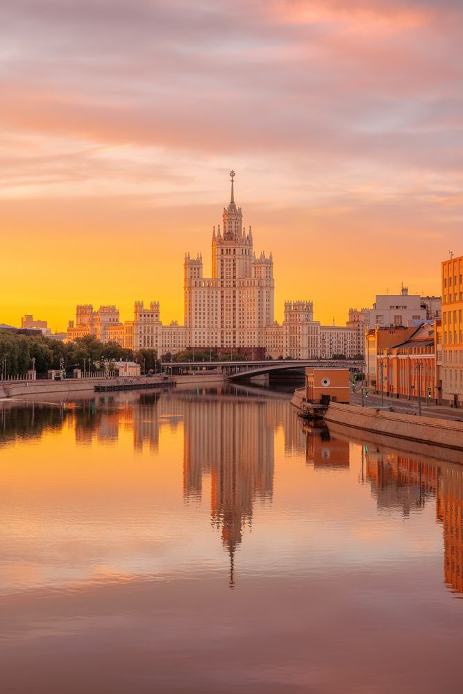 Высотка на Котельнической набережной