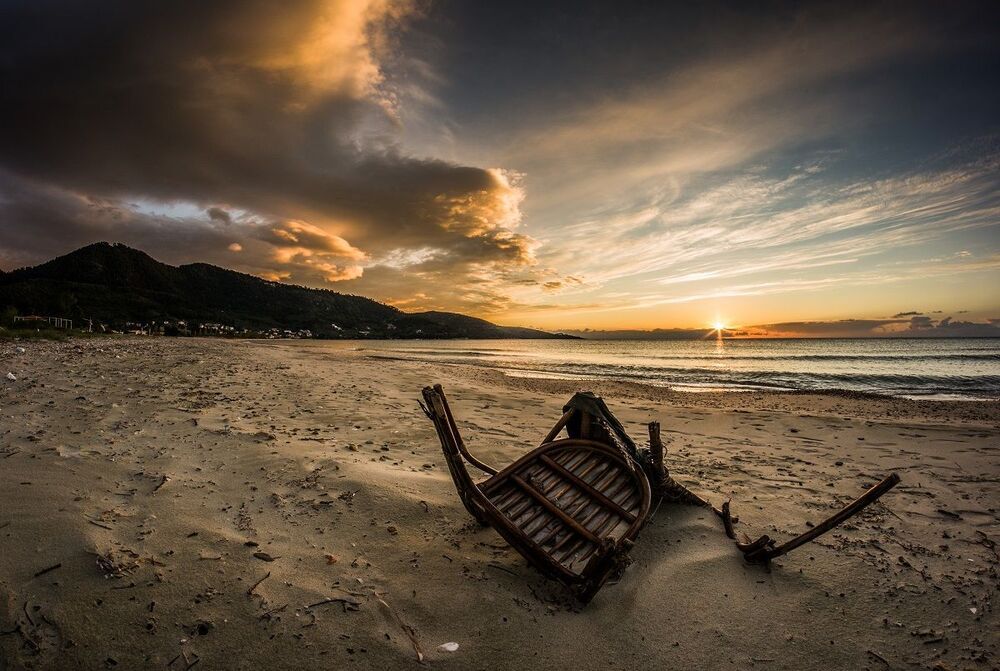 Chairwrecked