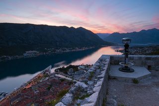 Там же есть \