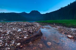 Как и в Крыму, в Черногории есть своя знаменитая Медведь-гора. Именно очертания горы \