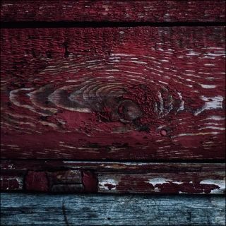 Горящий закат над тихим морем.

Без площадей вокзалов, станций,
Без этих всех цивилизаций.