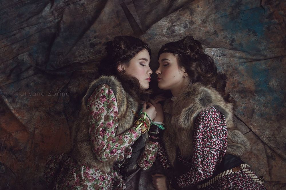 Сестры.