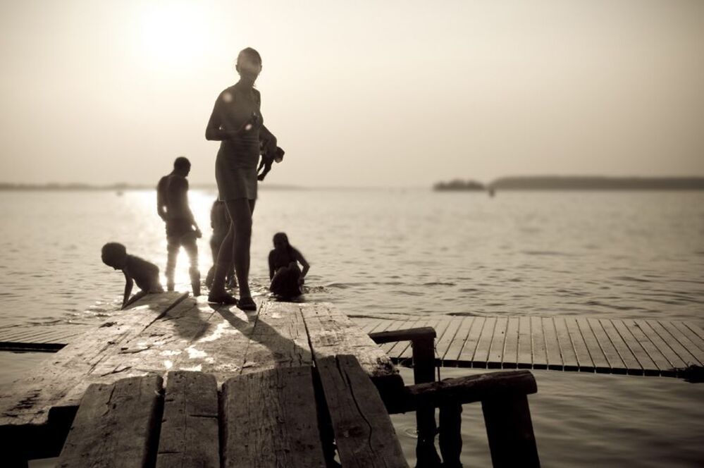"может быть вы когда нибудь полюбите меня... а пока ощущаете лишь под ногами"