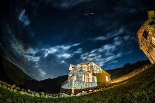 Люся увидела падающую звезду. Она успела загадать желание, но не успела отойти…