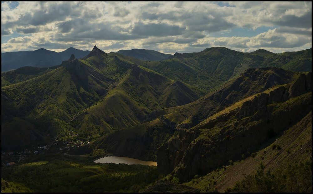 Есть в Крыму село "Зеленогорье" ...