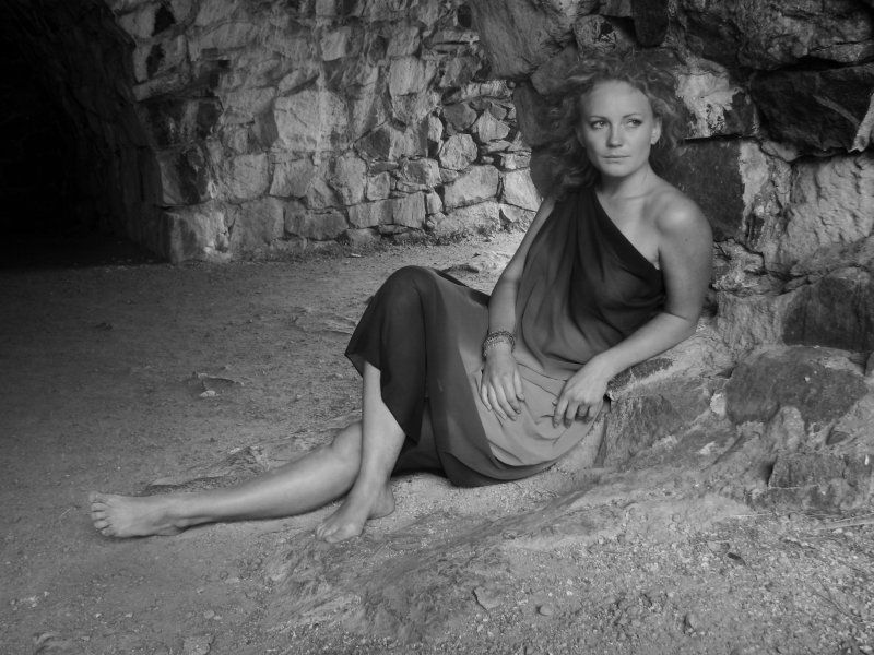 девушка, крепость Иринаphoto preview