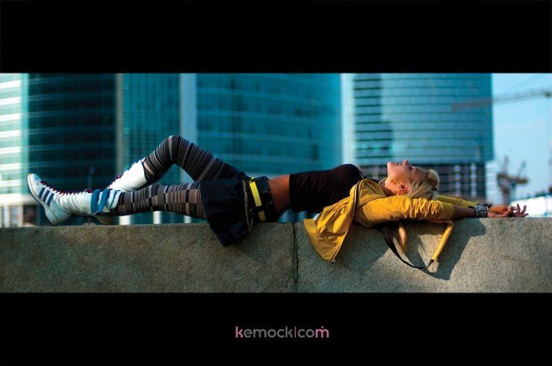 kemock.com, KeM0cK, девушка, небоскребы Осень снаружи, Весна внутриphoto preview