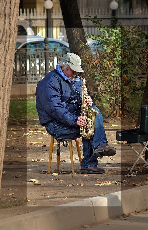 улица,  музыкант, осень Осеннее настроениеphoto preview