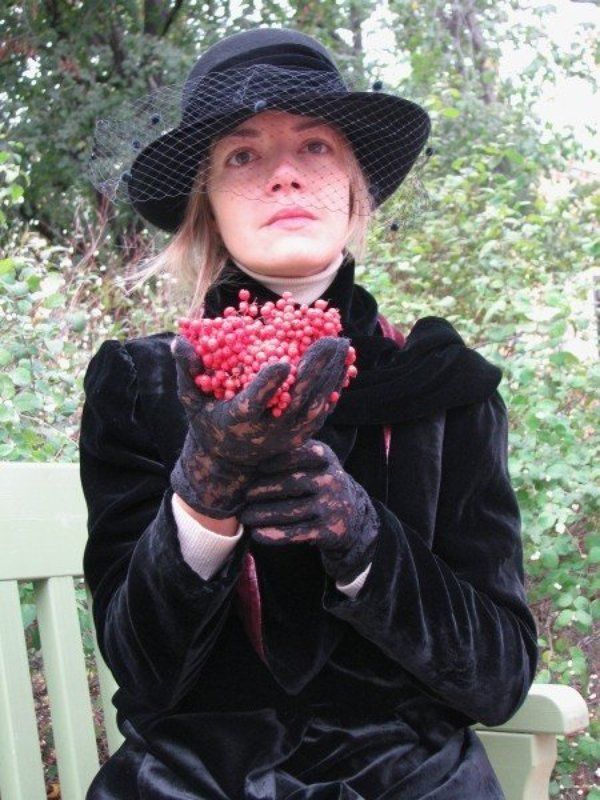 девушка, рябина Возьми мое сердце...photo preview