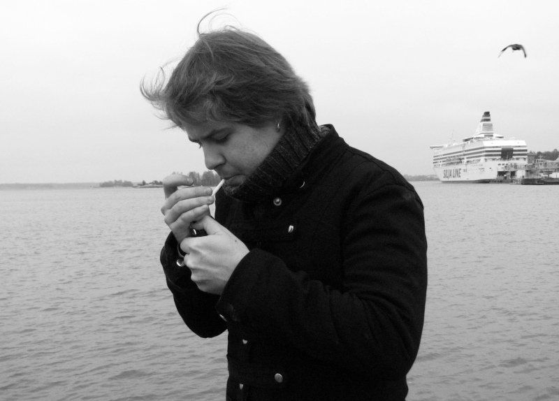 сигарета, чайка, море курить-2photo preview