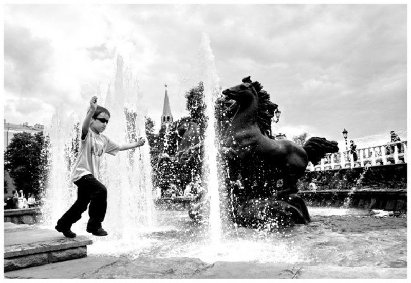 фонтан, ребёнок фонтанphoto preview