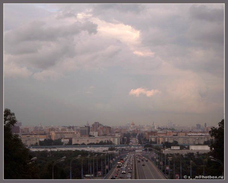 Москва Про маленького дракона, парящего над городом.photo preview