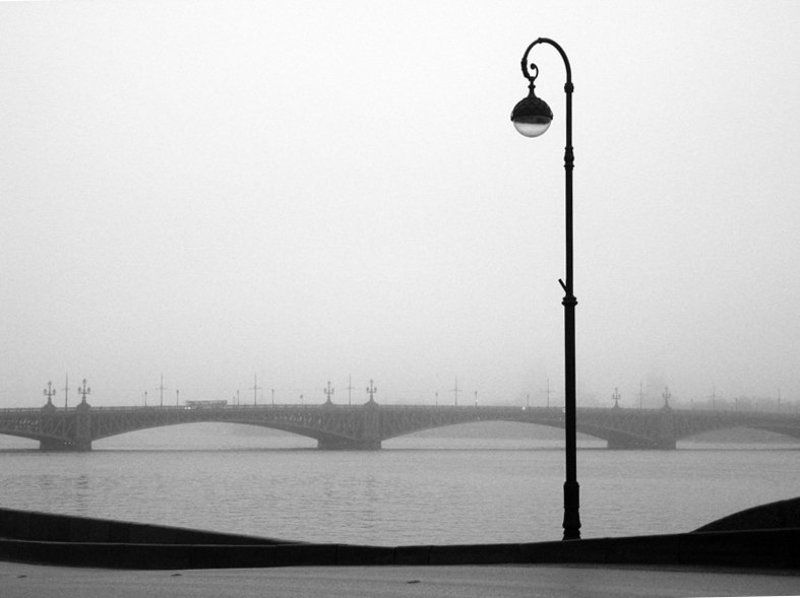 Питер утро туман фонарь набережная Геометрия туманного утраphoto preview